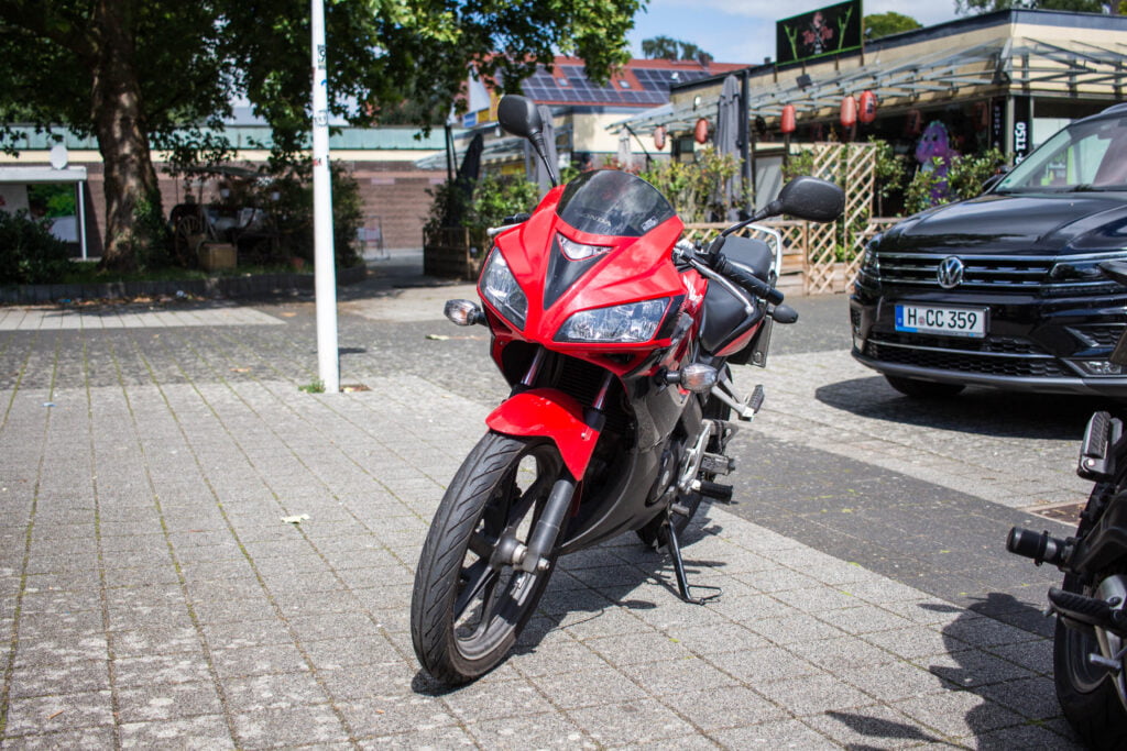 Honda_CBR125R_1